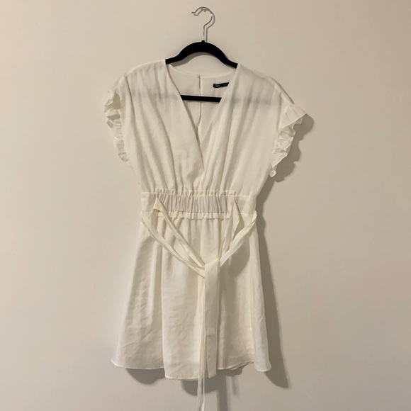 Zara White Dress with ruffled sleeves 💕 - Picture 2 of 5